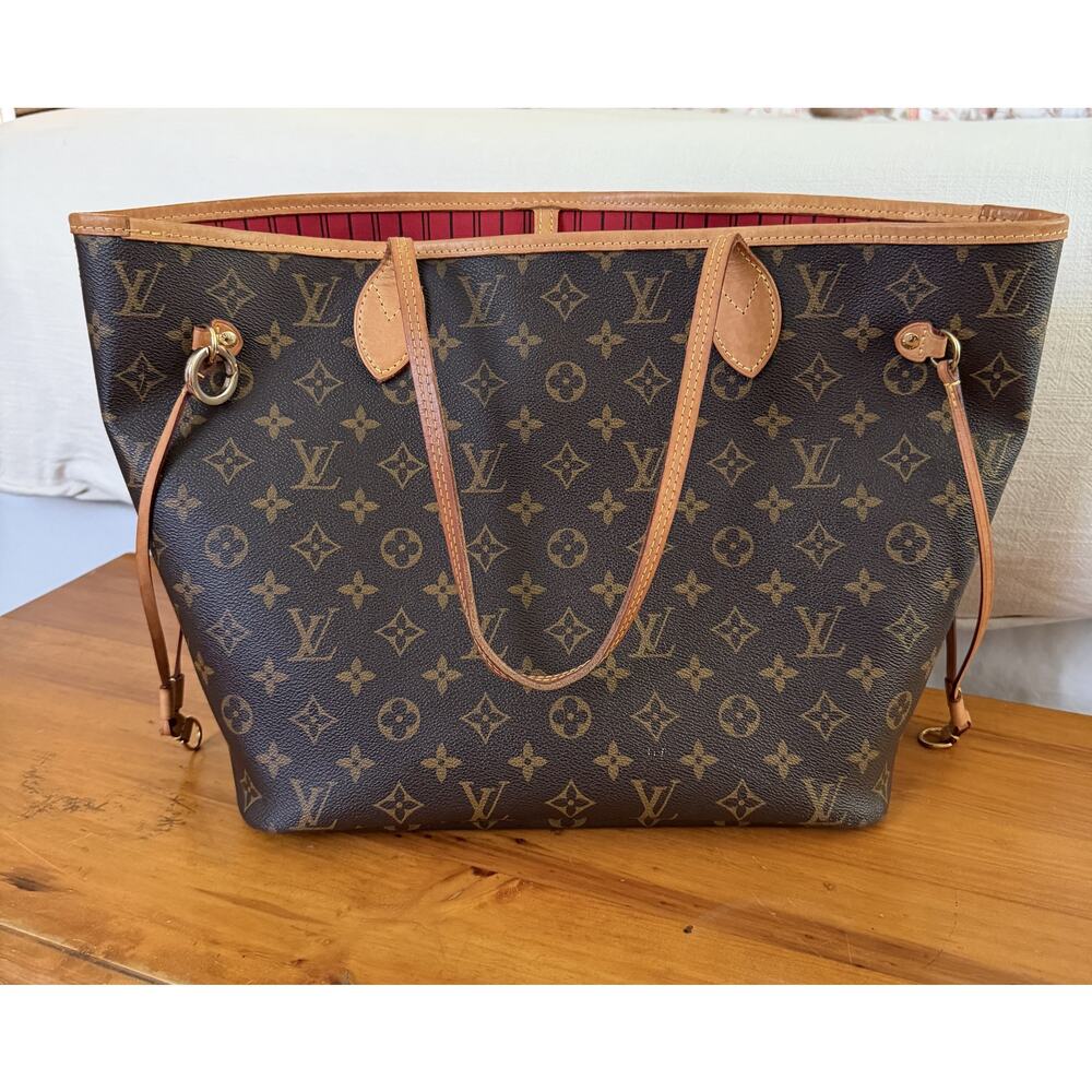 Louis Vuitton Neverfull MM in Monogram with Cherry Red Striped Interior - Picture 4 of 10